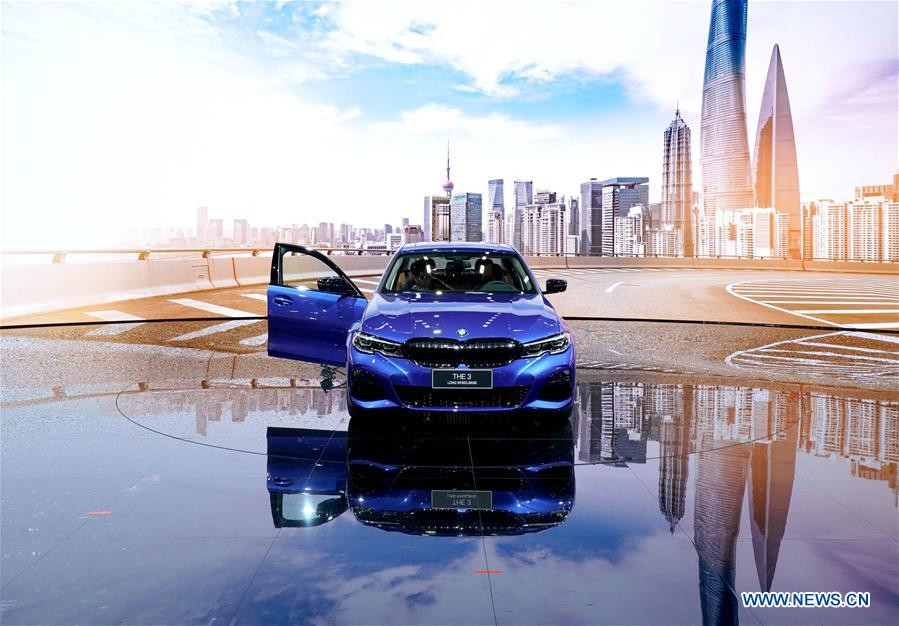 Xinhua Headlines: World's largest auto market eyes NEV, AI for new growth