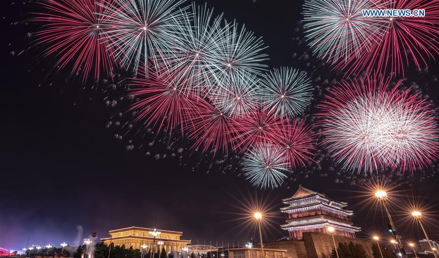 (PRC70Years) XINHUA PHOTOS OF THE DAY