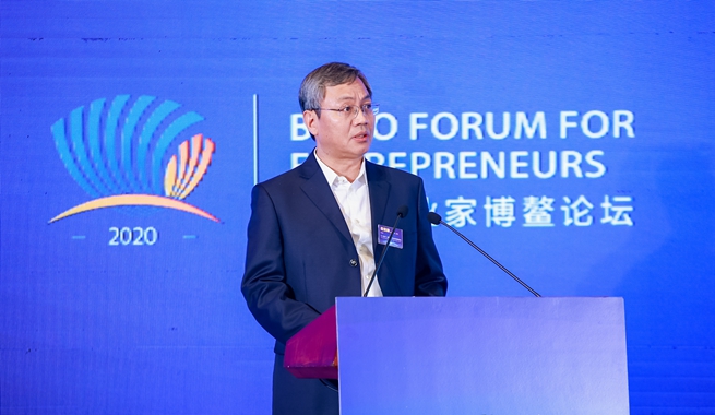 山東能源集團(tuán)黨委副書記、董事岳寶德演講