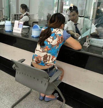 儲戶：提高風(fēng)險(xiǎn)意識 樹立安全觀