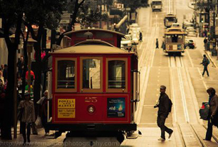 達沃斯為何罕見前呼后擁？