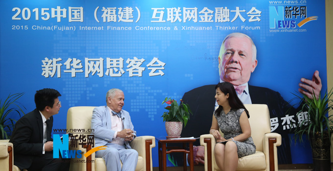 羅杰斯接受新華網(wǎng)思客專(zhuān)訪。