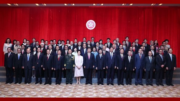 習(xí)近平會(huì)見(jiàn)香港特別行政區(qū)新任行政、立法、司法機(jī)構(gòu)負(fù)責(zé)人