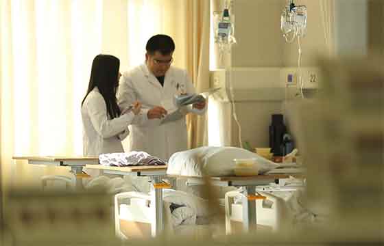 致敬偉大改革｜對話40年，講述身邊的健康故事（第五集）&mdash;&mdash;小醫(yī)院不再門可羅雀，大醫(yī)院不再&ldquo;戰(zhàn)時狀態(tài)&rdquo;