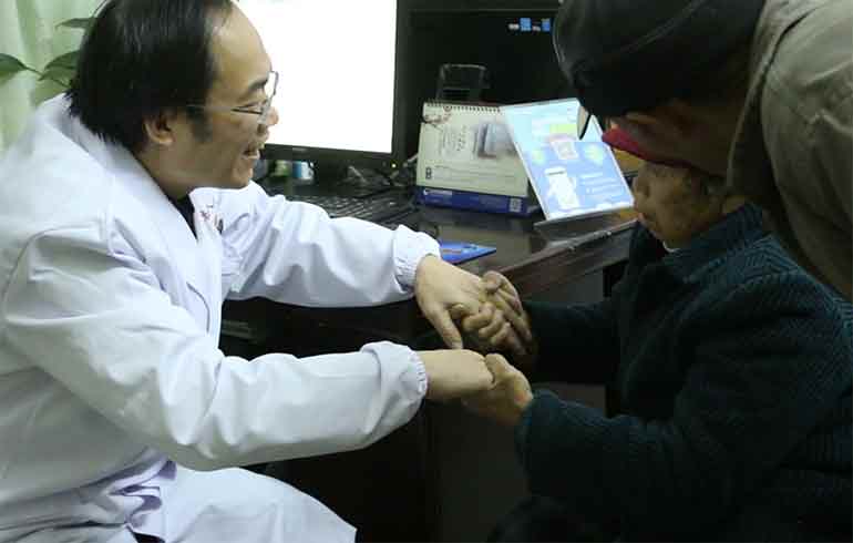 致敬偉大改革｜對話40年，講述身邊的健康故事（第三集）&mdash;&mdash;有了新農(nóng)合，看病不再愁