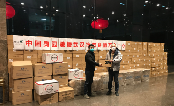 1月23日-2月1日，將40萬(wàn)只救命口罩送抵武漢一線