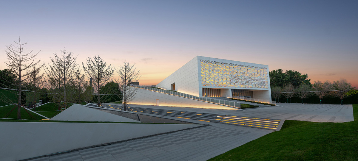 中央商務區(qū)展示中心正式對外開放，拉開了這座百年城市煥新升級的大幕