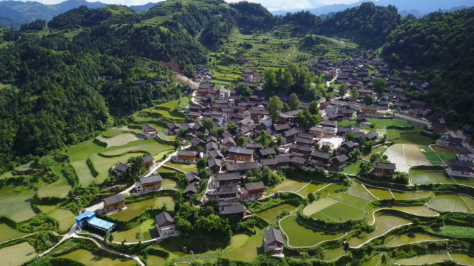 從貧困村到示范村，結(jié)對幫扶的&ldquo;龍?zhí)翗颖?rdquo;是如何煉成的