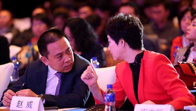 華夏幸福產(chǎn)業(yè)發(fā)展集團總裁趙威、《英才》雜志社社長宋立新現(xiàn)場交流