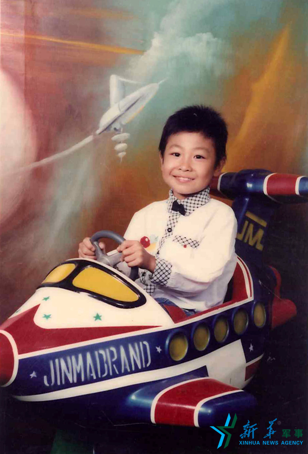 &uarr;資料圖片：長(zhǎng)大后當(dāng)一名優(yōu)秀的飛行員是張超兒時(shí)種下的夢(mèng)想。