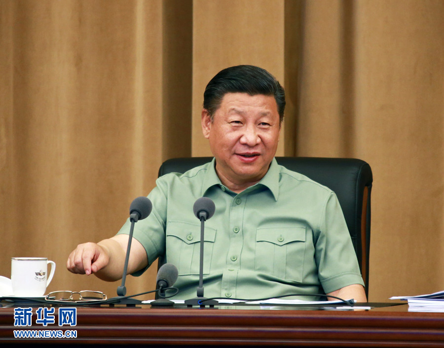 5月24日，中共中央總書記、國家主席、中央軍委主席習近平視察海軍機關，親切接見海軍第十二次黨代會全體代表和海軍機關正師職以上領導干部。這是習近平聽取海軍工作匯報后發(fā)表重要講話。 新華社記者 查春明 攝 