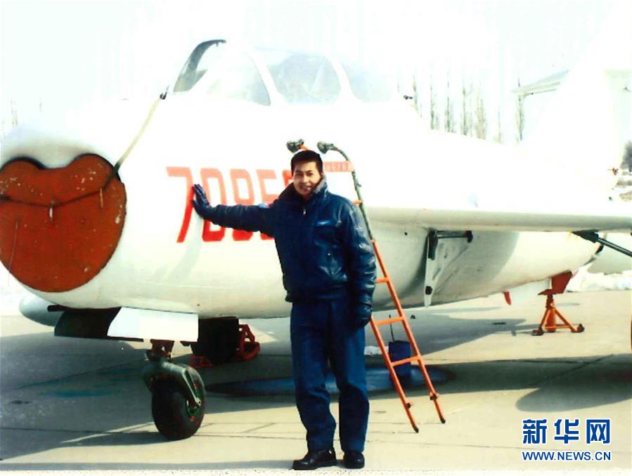 （建軍90周年&middot;英雄&middot;圖文互動(dòng)）（3）聽，渤海灣有風(fēng)吹過(guò)來(lái)&mdash;&mdash;追記海軍某艦載航空兵部隊(duì)一級(jí)飛行員張超