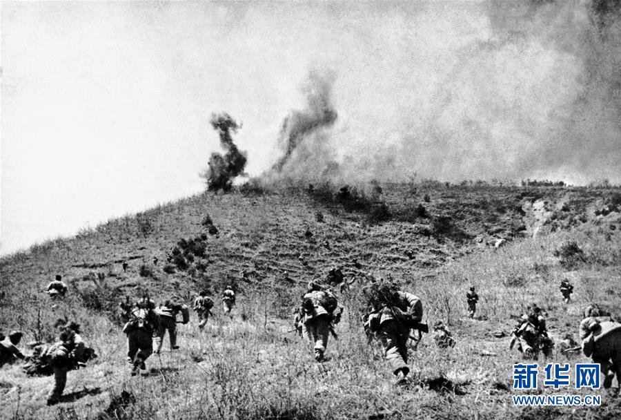 （圖文互動）（1）為了&ldquo;中國號&rdquo;巨輪揚帆遠(yuǎn)航&mdash;&mdash;中國共產(chǎn)黨領(lǐng)導(dǎo)下的人民軍隊忠于祖國、服務(wù)人民啟示錄