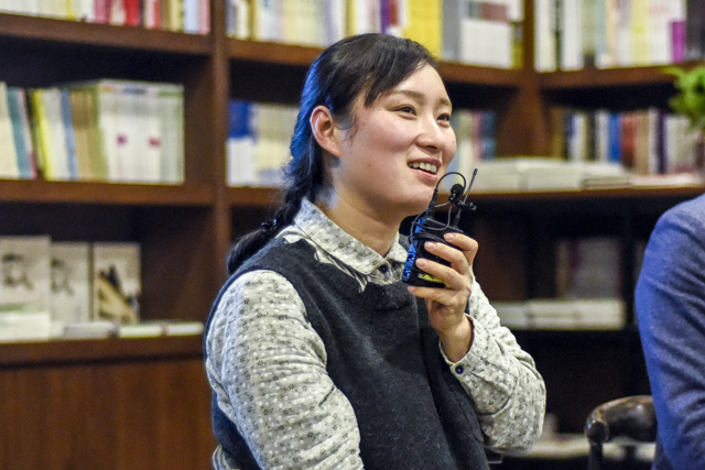 申彬：在清華的學(xué)習(xí)，讓我拓寬了許多思路，我想在山水和其他物象中嘗試去用我們工藝來(lái)表現(xiàn)，希望今后能給觀者帶來(lái)一些新的感受。