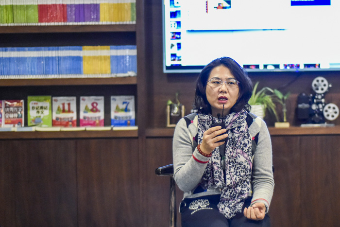 王煥：唐卡現(xiàn)在發(fā)展得很好。一個是國家非遺政策的保護，第二唐卡技藝本身很精良，做唐卡的這些藝人始終保有著工匠精神，做出來的東西令人稱贊，它自然能慢慢傳播開來。