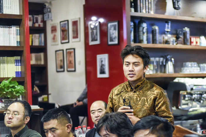 安久家族老八：我們的家族一直在做技藝的傳承，這是我們的使命，我們應(yīng)該承擔(dān)起來。希望能用我學(xué)到的知識，把我們家族的技藝推廣到更廣大的市場。