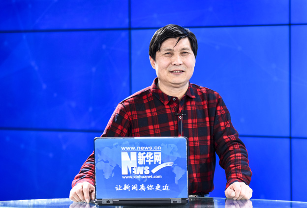 從開始的花鳥畫轉(zhuǎn)為山水畫創(chuàng)作，更欣賞山水畫的大氣。多年努力到名山大川去寫生，搜集素材，創(chuàng)作具有生活氣息的書畫作品。