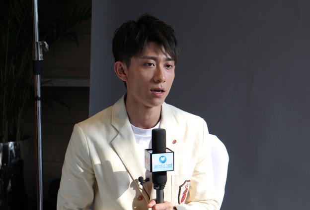 國有棟梁，大愛無疆；爾如嫩草，小愛芬芳。