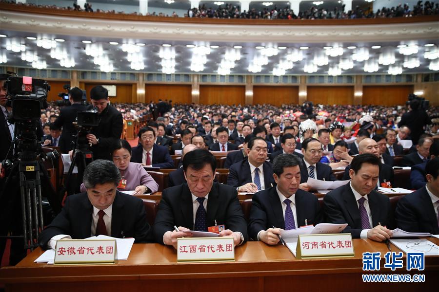 （兩會(huì)&middot;人大開幕）（10）共聚一堂