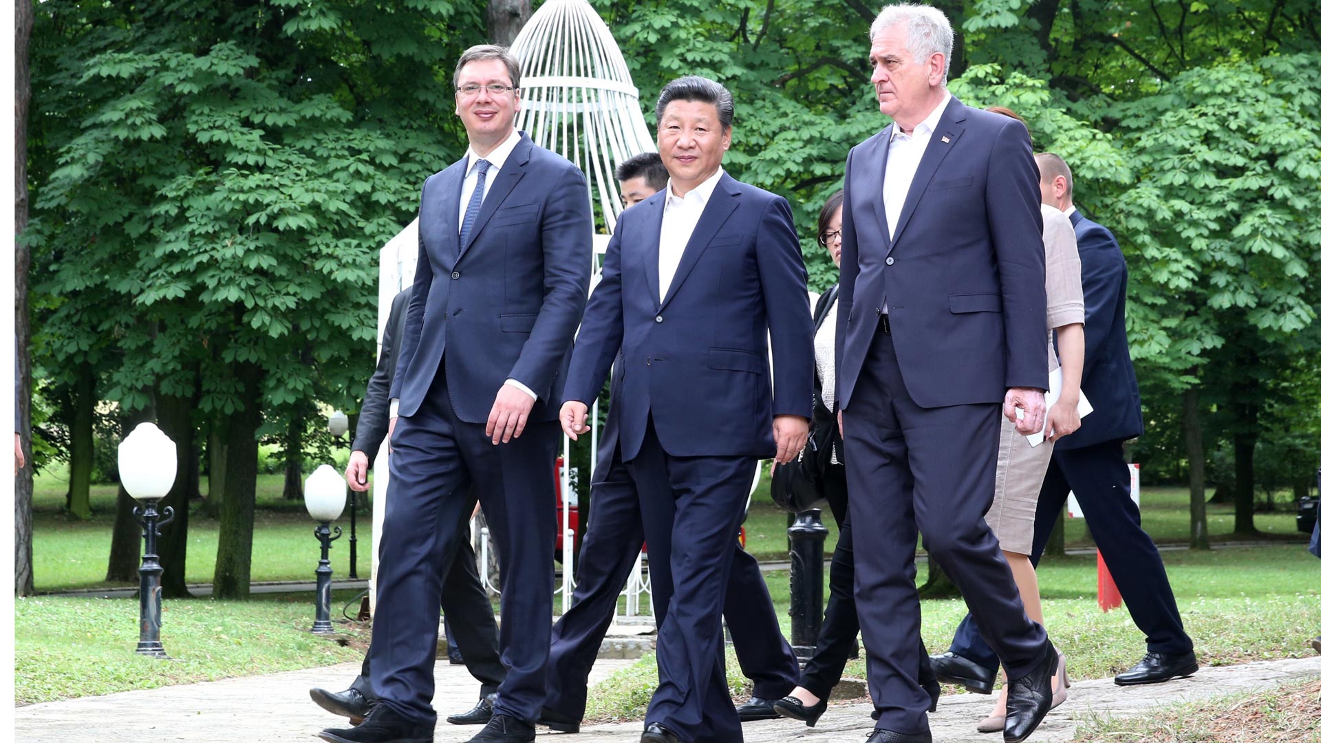 習(xí)近平出席塞爾維亞總統(tǒng)尼科利奇、總理武契奇共同舉行的午宴