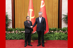 李希同老撾人革黨中央政治局委員、中央紀(jì)委書記、國家監(jiān)察總署署長(zhǎng)坎潘舉行會(huì)談