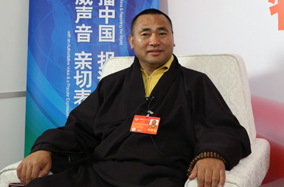 全國政協(xié)委員東寶仲巴&middot;呼圖克圖做客新華網(wǎng)、中國政府網(wǎng)兩會訪談