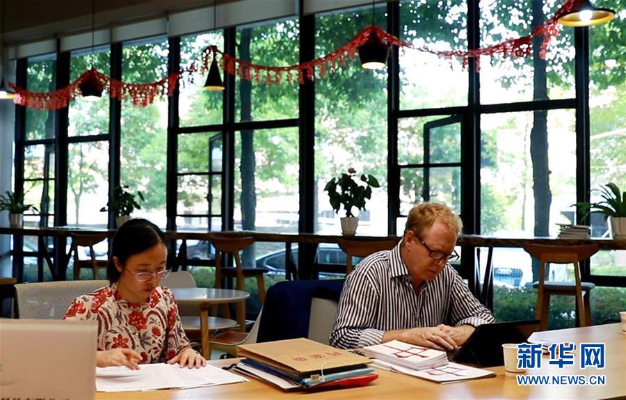 （十九大時(shí)光&middot;圖文互動(dòng)）（1）中國成就，世界矚目&mdash;&mdash;來自基層蹲點(diǎn)現(xiàn)場(chǎng)的報(bào)道