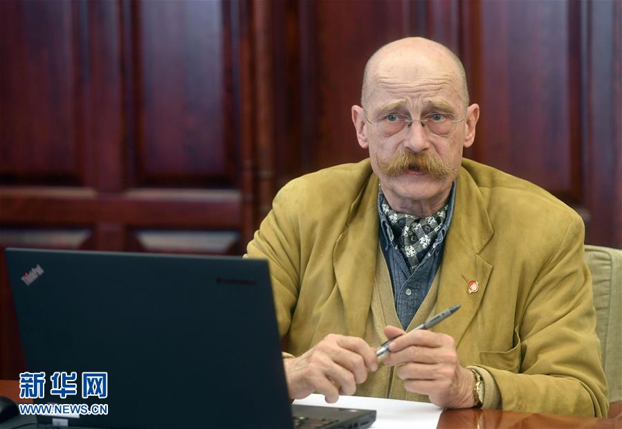 （圖文互動(dòng)）（3）中國(guó)發(fā)展進(jìn)入新時(shí)代&mdash;&mdash;9名外籍語(yǔ)言專家眼中的十九大報(bào)告