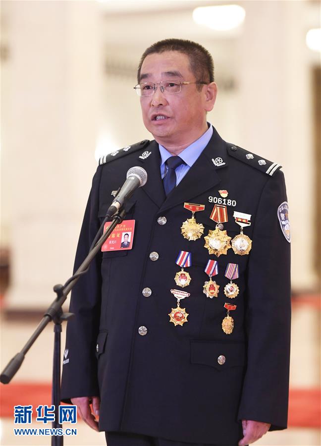 （十九大&middot;黨代表通道）（24）采訪黨代表