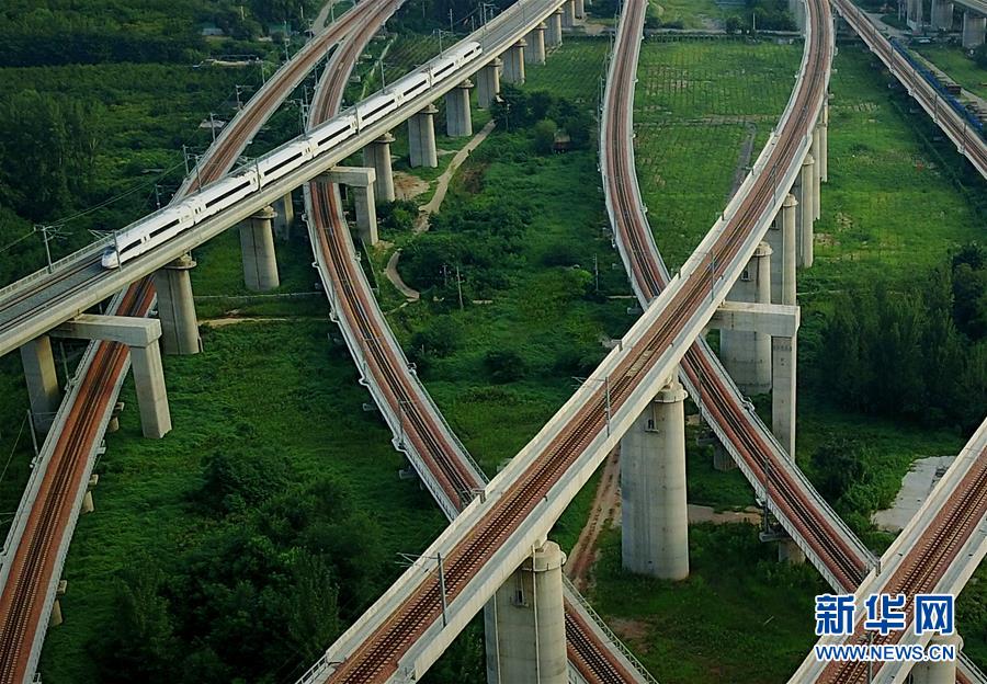 (十九大時(shí)光·圖文互動(dòng))(1)民生美景令人憧憬 美好生活召喚奮斗——來自基層蹲點(diǎn)現(xiàn)場的報(bào)道