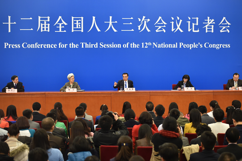 3月15日，國務(wù)院總理李克強(qiáng)在北京人民大會堂與中外記者見面，并回答記者提問。新華社記者 李然 攝
