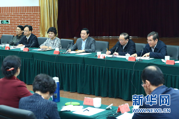 4月12日，中共中央政治局委員、中央書(shū)記處書(shū)記、中宣部部長(zhǎng)劉奇葆在北京出席&ldquo;走向世界的中國(guó)兒童文學(xué)&rdquo;座談會(huì)并講話。 新華社記者丁海濤攝