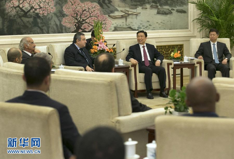 4月25日，國家副主席李源潮在北京人民大會堂會見出席&ldquo;中國－阿拉伯國家政黨對話會&rdquo;的外方代表。 新華社記者馬占成攝
