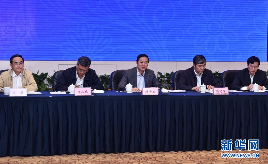 5月12日，中宣部在深圳召開以新發(fā)展理念引領(lǐng)文化改革發(fā)展座談會(huì)。中共中央政治局委員、中央書記處書記、中宣部部長(zhǎng)劉奇葆出席會(huì)議并講話。新華社記者 毛思倩 攝