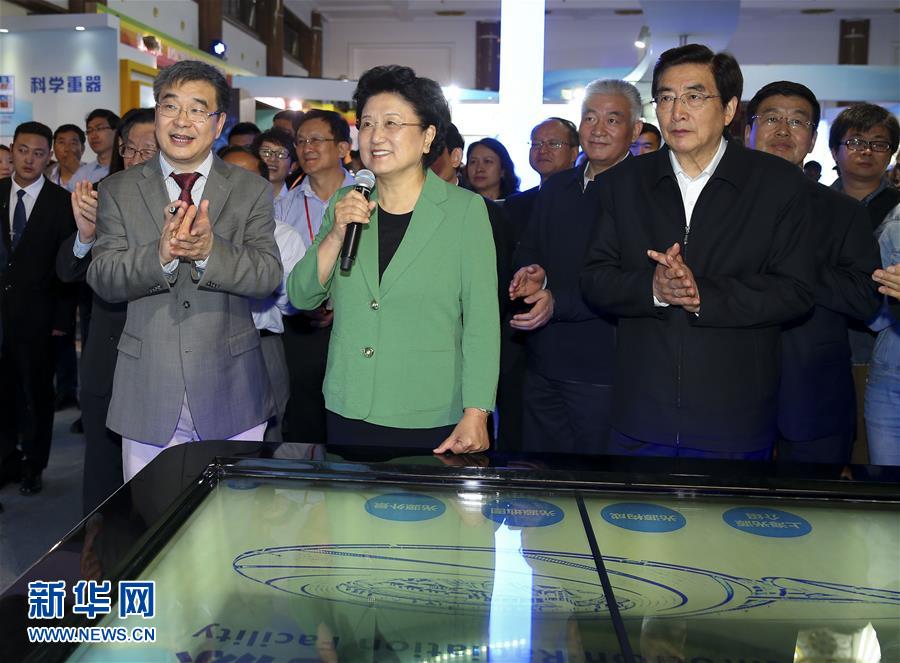 （新華網(wǎng)）劉延?xùn)|、郭金龍參加2016年全國科技活動周活動