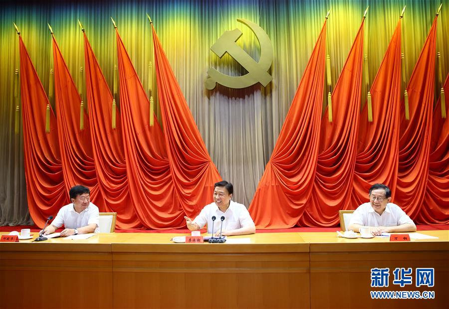 7月22日，中國(guó)科協(xié)和中央黨校聯(lián)合舉辦的科技領(lǐng)軍人才專(zhuān)題研修班在北京結(jié)業(yè)，中共中央政治局委員、國(guó)家副主席李源潮出席結(jié)業(yè)式并講話。新華社記者丁海濤攝