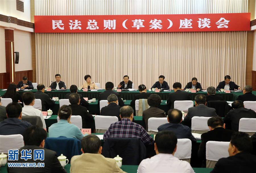 這是11月23日，張德江在成都主持召開座談會(huì)，11個(gè)?。▍^(qū)、市）人大常委會(huì)負(fù)責(zé)同志、部分全國人大代表、法律工作者及專家學(xué)者參加會(huì)議。新華社記者 劉衛(wèi)兵 攝 