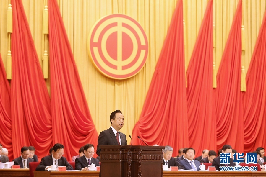 4月27日，慶祝&ldquo;五一&rdquo;國(guó)際勞動(dòng)節(jié)暨全國(guó)五一勞動(dòng)獎(jiǎng)和全國(guó)工人先鋒號(hào)表彰大會(huì)在北京人民大會(huì)堂舉行。中共中央政治局委員、中華全國(guó)總工會(huì)主席李建國(guó)出席大會(huì)并講話。新華社記者 才揚(yáng) 攝 