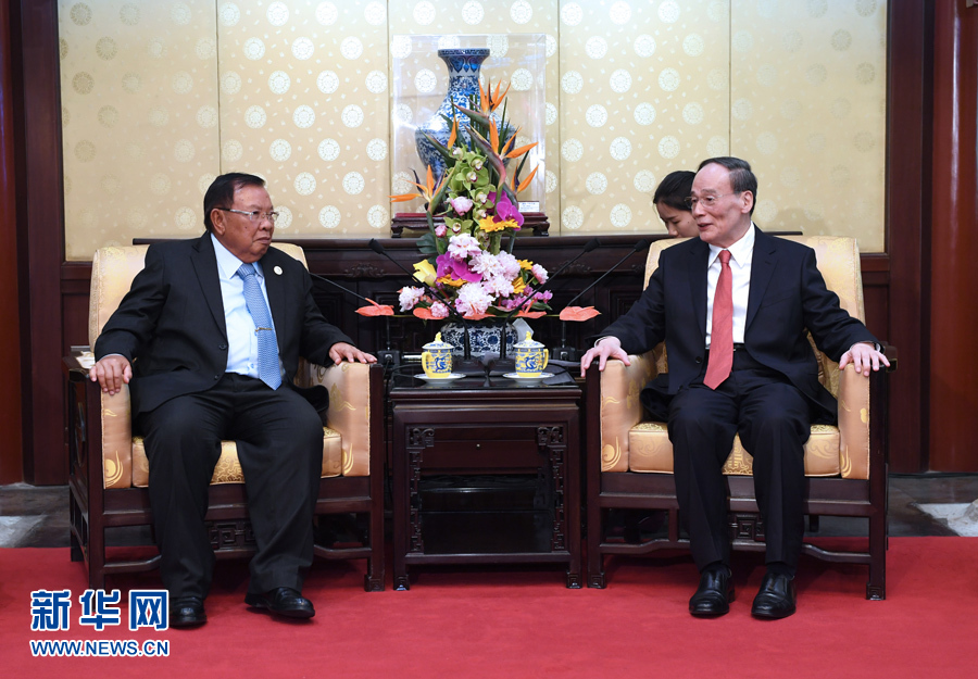 5月13日，中共中央政治局常委、中央紀(jì)委書記王岐山在北京釣魚臺國賓館會見老撾人民革命黨中央總書記、國家主席本揚。 新華社記者 饒愛民攝