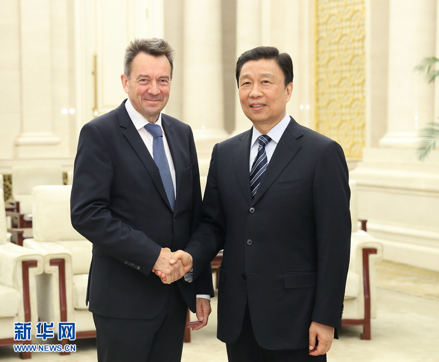 5月15日，國家副主席、中國紅十字會名譽會長李源潮在北京會見來華出席&ldquo;一帶一路&rdquo;國際合作高峰論壇的紅十字國際委員會主席莫雷爾。新華社記者 王曄 攝