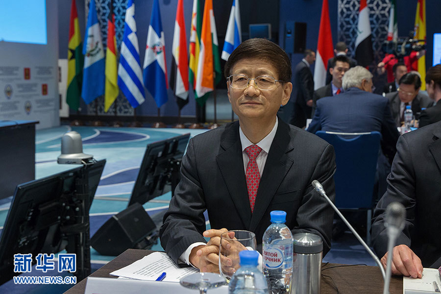 5月24日，在俄羅斯扎維多沃，中共中央政治局委員、中央政法委書記孟建柱出席國(guó)際安全事務(wù)高級(jí)代表會(huì)議。 5月24日，中共中央政治局委員、中央政法委書記孟建柱在俄羅斯出席國(guó)際安全事務(wù)高級(jí)代表會(huì)議，就加強(qiáng)國(guó)際執(zhí)法安全合作、防范打擊恐怖主義作主旨發(fā)言。來自95個(gè)國(guó)家和國(guó)際組織的代表參加會(huì)議。新華社記者白雪騏攝