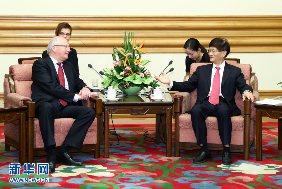6月15日，中共中央政治局委員、中央政法委書記孟建柱在北京會(huì)見德國聯(lián)邦總理府情報(bào)國務(wù)秘書弗里徹。 新華社記者 謝環(huán)馳 攝