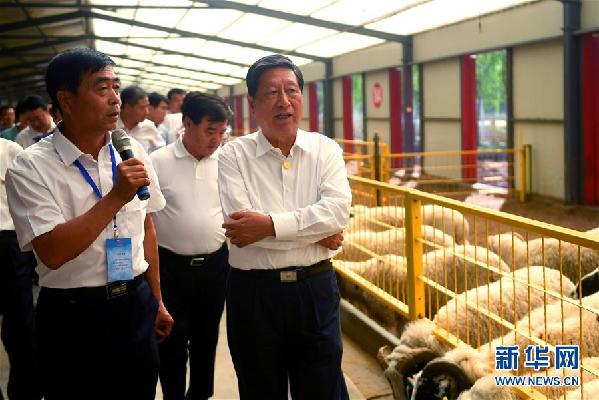 (時(shí)政)張平率中央代表團(tuán)四分團(tuán)赴巴彥淖爾慰問(wèn)各族干部群眾