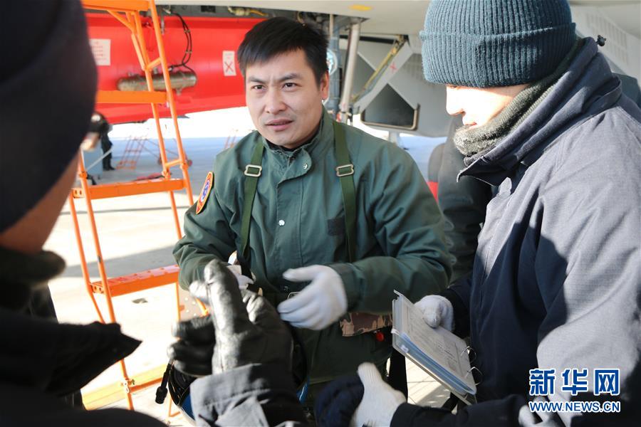 （建軍90周年&middot;英雄&middot;圖文互動）（2）聽，渤海灣有風吹過來&mdash;&mdash;追記海軍某艦載航空兵部隊一級飛行員張超