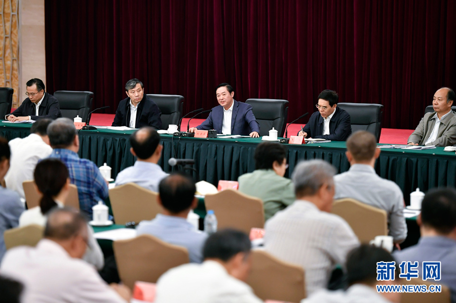 9月7日，中共中央政治局委員、中央書記處書記、中宣部部長劉奇葆在北京出席全國電視劇工作座談會并講話。 新華社記者 燕雁 攝

