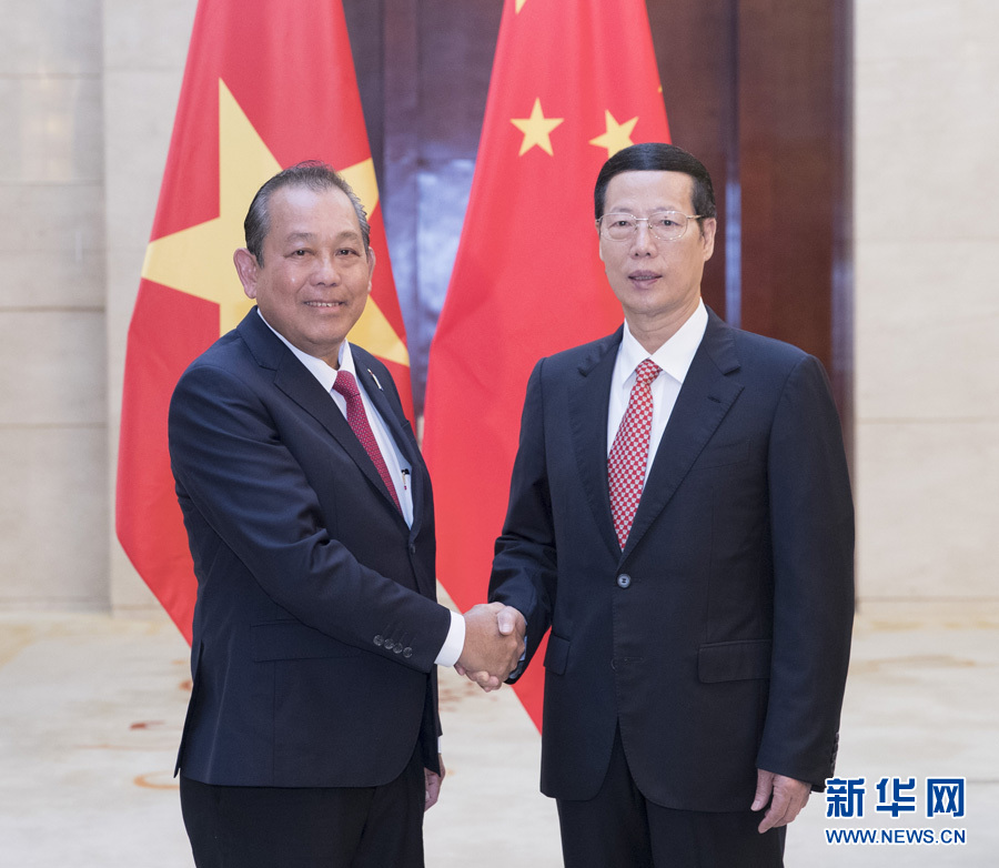  9月11日，中共中央政治局常委、國務(wù)院副總理張高麗在廣西南寧會見前來出席第十四屆中國－東盟博覽會和中國－東盟商務(wù)與投資峰會的越南常務(wù)副總理張和平。新華社記者王曄攝