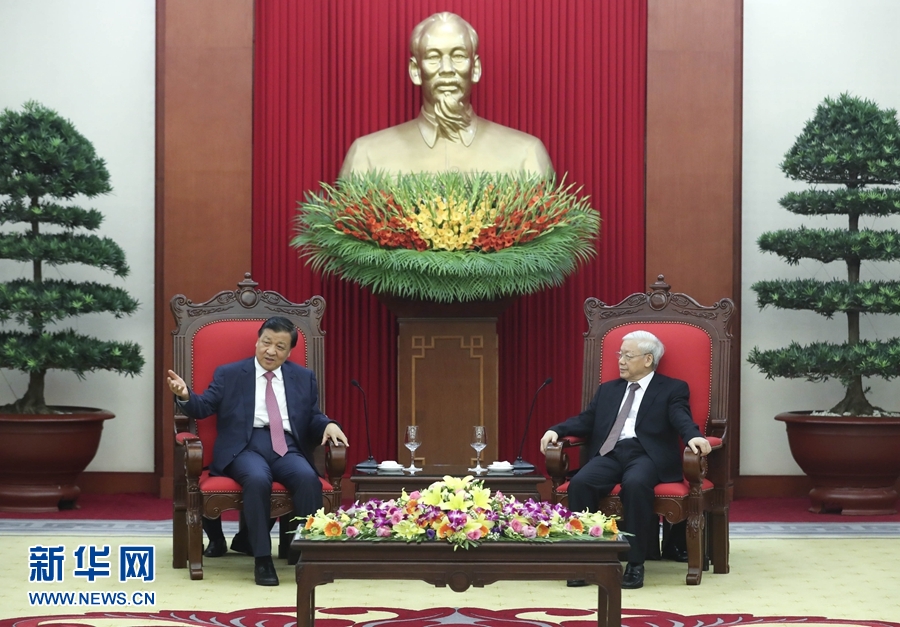 應越南共產(chǎn)黨邀請，中共中央政治局常委、中央書記處書記劉云山9月18日至19日對越南進行正式訪問。這是9月18日，劉云山在河內(nèi)會見越共中央總書記阮富仲。 新華社記者 龐興雷 攝