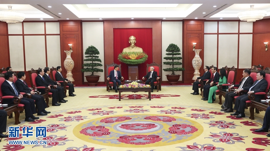 應越南共產(chǎn)黨邀請，中共中央政治局常委、中央書記處書記劉云山9月18日至19日對越南進行正式訪問。這是9月18日，劉云山在河內(nèi)會見越共中央總書記阮富仲。 新華社記者 龐興雷 攝