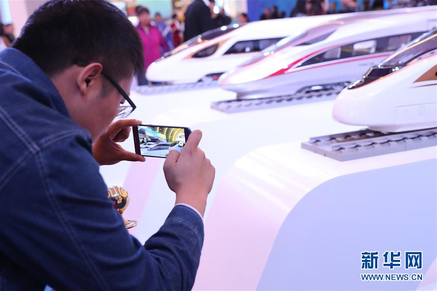 （十九大時光&middot;圖文互動）（2）向著夢想，奮進(jìn)！&mdash;&mdash;來自&ldquo;砥礪奮進(jìn)的五年&rdquo;大型成就展現(xiàn)場的報道 