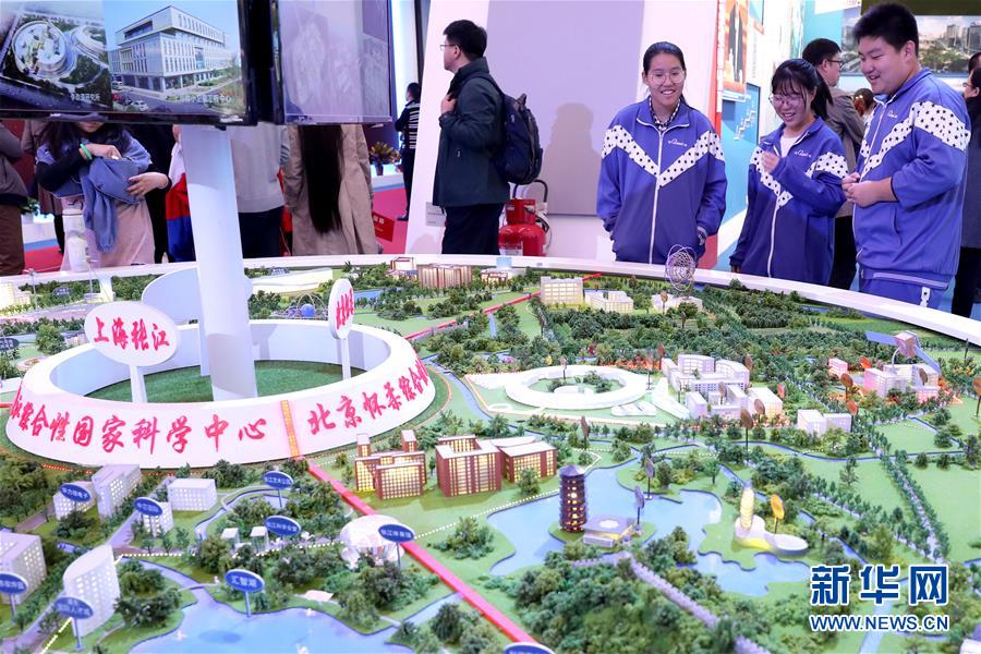 （十九大時光&middot;圖文互動）（4）向著夢想，奮進(jìn)！&mdash;&mdash;來自&ldquo;砥礪奮進(jìn)的五年&rdquo;大型成就展現(xiàn)場的報道 